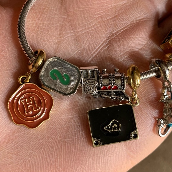 Pandora Snake Chain Heart Clasp Bracelet w/ NEW 9 Harry Potter Themed Charms EUC - Picture 5 of 11